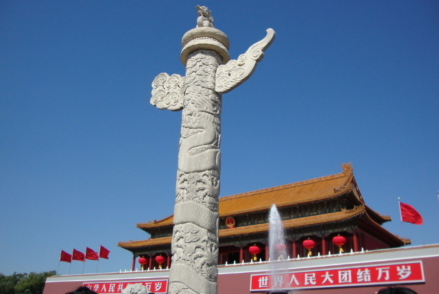 相当于非洲的图腾柱和方尖碑,比如北京明清宫苑陵墓常见的华表