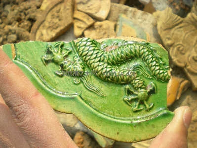 南京出土大量龙纹琉璃构件(图)