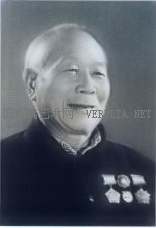 老艺人.博山叠道街人,系知名内画老前辈薛向都之子.